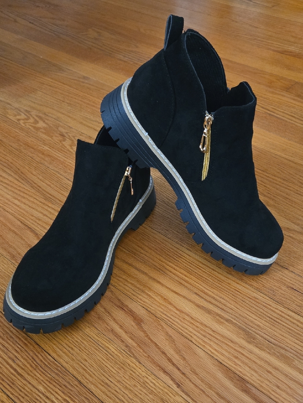 NWOT Amazon Basics Faux Black Suede Ankle Boots Size 11/11.5